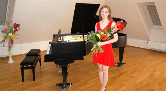 ZUŠ * Absolventský koncert klavíristky Evy Škrobákové