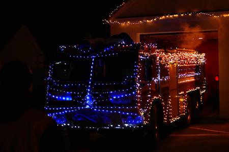 SDH * Vánoční hasičské auto brázdilo adventní ulice města, pro radost dětí i dospělých!