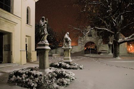 Zima ve městě * Velké Pavlovice zasypal začátkem adventu roku 2023 sníh