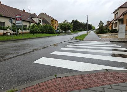 Bezpečnost ve městě * Nový přechod pro chodce na křižovatce ulic Dlouhá, Bří Mrštíků a Bálkovy uličky