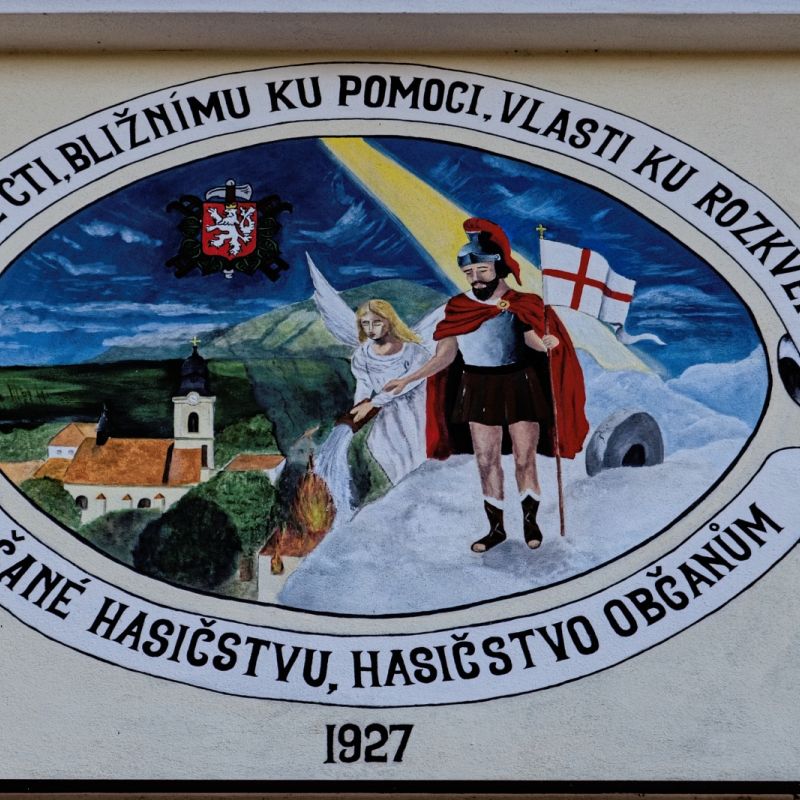 Nový obraz na hasičské zbrojnici je hotov