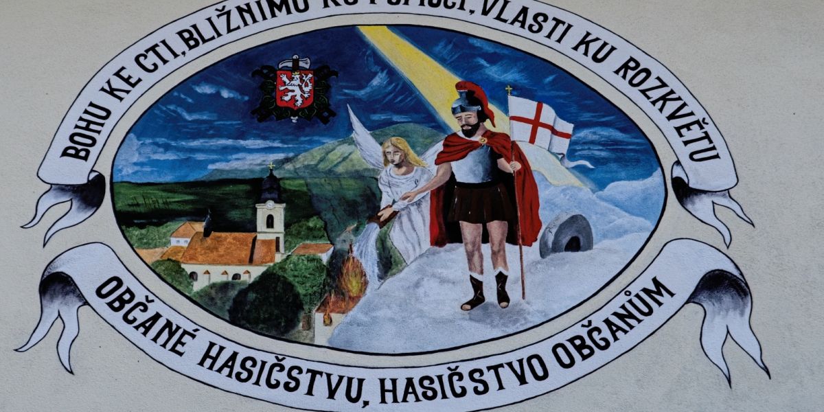 Nový obraz na hasičské zbrojnici je hotov