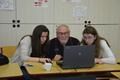 Studenti pomáhají seniorům při seznamování s počítači (Foto © 20165 Mgr. Renata Bláhová)