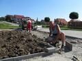 Budování chodníku na ulici Kopečky, lokalita Padělky (Foto © 2014 Karolína Bártová)