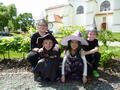Stačí pár drobností a čarodějnický kostým je na světě (Foto © 2014 Archiv ZŠ Velké Pavlovice)