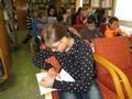 Studenti primy Gymnázia Velké Pavlovice na besedě v knihovně (Foto © 2013 Karolína Bártová)