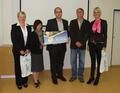 Předání finančního daru ZŠ Velké Pavlovice (Foto © 2012 Karolína Bártová)