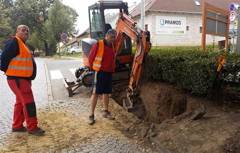 Služby města * Rekonstrukce vodovodního řadu na ulici Hlavní