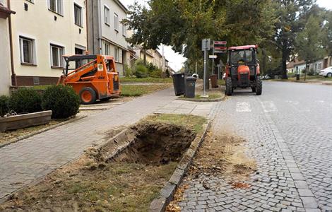 Služby města * Rekonstrukce vodovodního řadu na ulici Hlavní