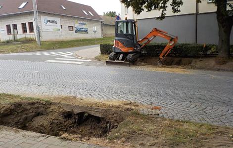 Služby města * Rekonstrukce vodovodního řadu na ulici Hlavní
