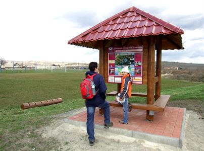 Naučná stezka ZASTAVENÍ V KRAJI VÍNA A MERUNĚK