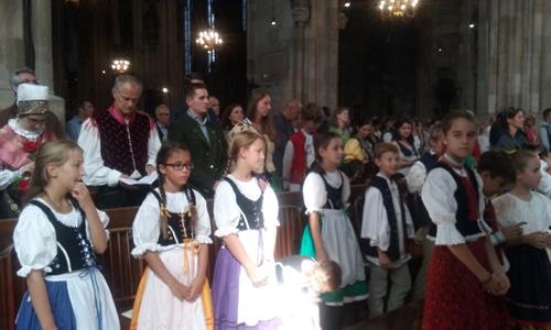 Oslavy svátku sv. Václava ve Vídni se scholou Boží děcka a krojovanou mládeží