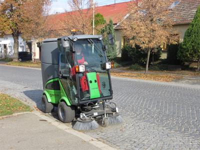 Zametací vůz je zdatným pomocníkem