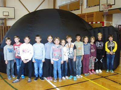 ZŠ * Žáky základní školy navštívilo mobilní planetárium