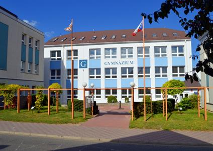 Komplex školních budov - základní škola, gymnázium a sportoviště