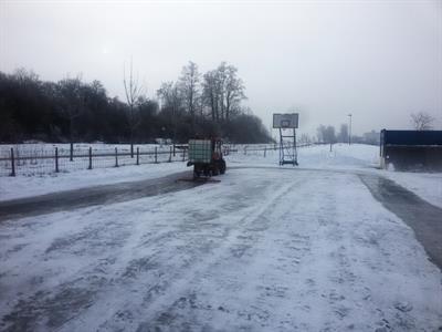 Služby města * Příprava ledové plochy na skateparku