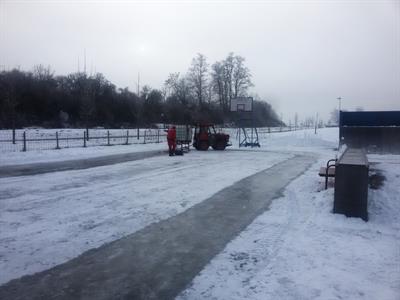 Služby města * Příprava ledové plochy na skateparku