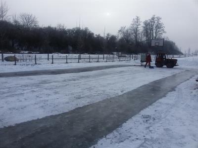 Služby města * Příprava ledové plochy na skateparku