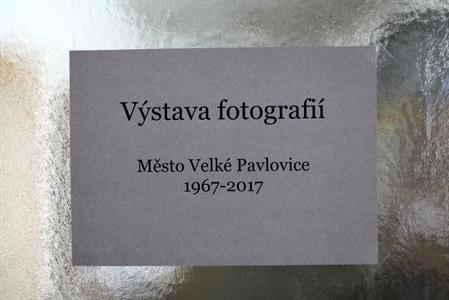 Výstava časosběrných fotografií města Velké Pavlovice na radnici