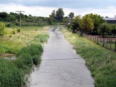 Potok Trkmanka v okolí města Velké Pavlovice