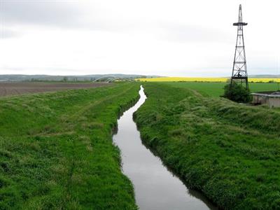 Potok Trkmanka v okolí města Velké Pavlovice