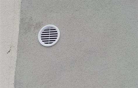 Služby města * Větrací otvory ve skladu hraček