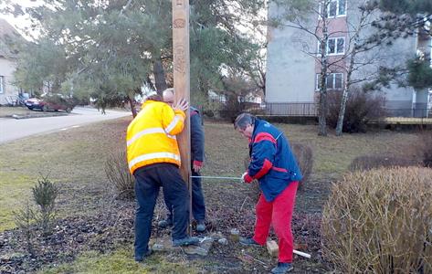Služby města * Dřevěný kříž sv. Misie na ulici Dlouhá po celkové renovaci