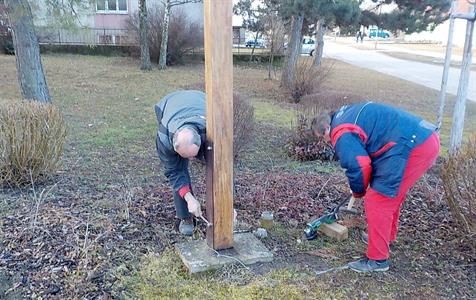 Služby města * Dřevěný kříž sv. Misie na ulici Dlouhá po celkové renovaci