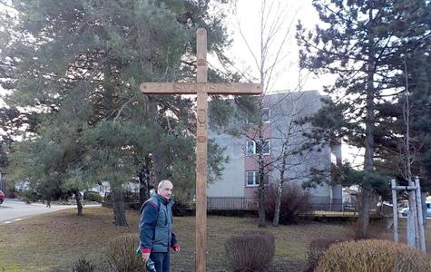 Služby města * Dřevěný kříž sv. Misie na ulici Dlouhá po celkové renovaci