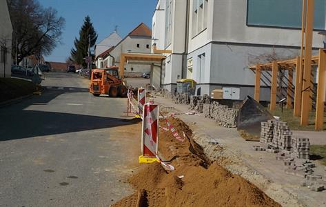 Služby města * Rekonstrukce vodovodního řadu u základní školy