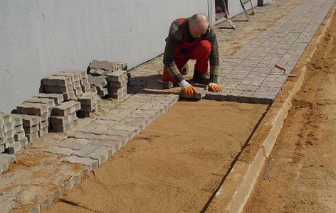 Služby města * Rekonstrukce vodovodního řadu u základní školy