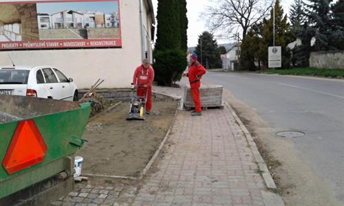 Služby města * budování stání pro kontejnery a odstavného parkoviště 