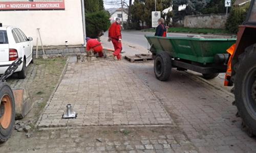 Služby města * budování stání pro kontejnery a odstavného parkoviště 