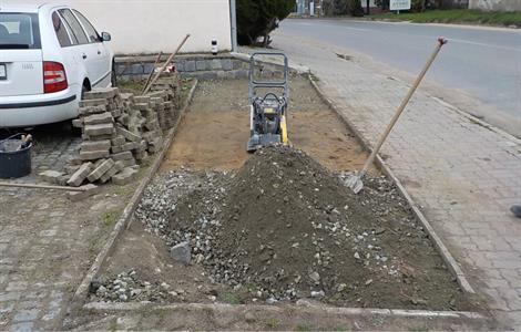 Služby města * budování stání pro kontejnery a odstavného parkoviště 
