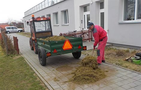 Služby města * Příprava zahrady MŠ na další sezónu
