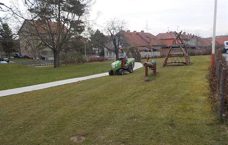 Služby města * Příprava zahrady MŠ na další sezónu
