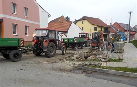 Služby města * Zahájení rekonstrukce vodovodního řadu na ulici Trávníky