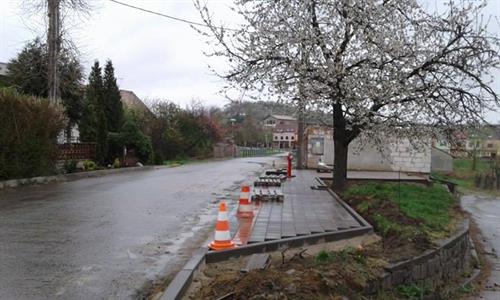  Služby města * Odstavná plocha v ulici Pod Břehy