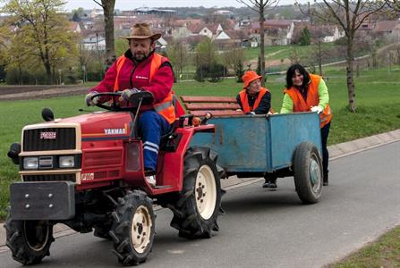 Přátelé country * Jarní úklid města Velké Pavlovice