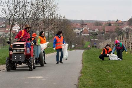 Přátelé country * Jarní úklid města Velké Pavlovice