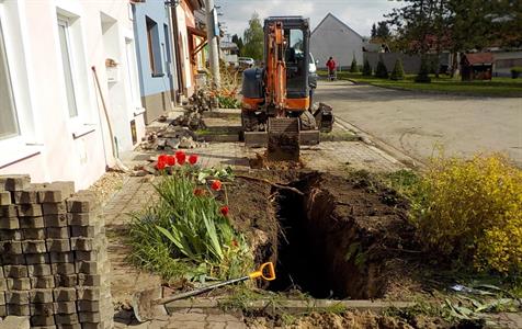 Služby města * Rekonstrukce vodovodního řadu na Trávníkách