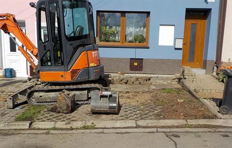 Služby města * Rekonstrukce vodovodního řadu na Trávníkách