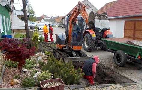 Služby města * Rekonstrukce vodovodního řadu na Trávníkách