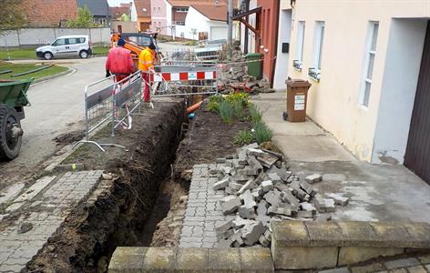 Služby města * Rekonstrukce vodovodního řadu na Trávníkách