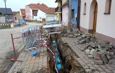 Služby města * Rekonstrukce vodovodního řadu na Trávníkách