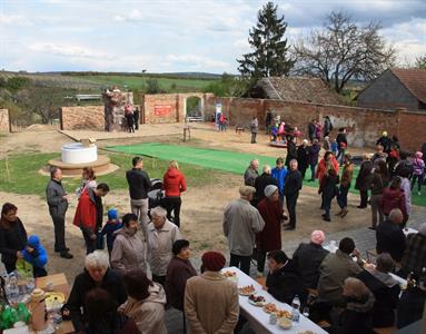 Farnost * Slavnostní otevření nového ORANŽOVÉHO HŘIŠTĚ s podporou nadace ČEZ