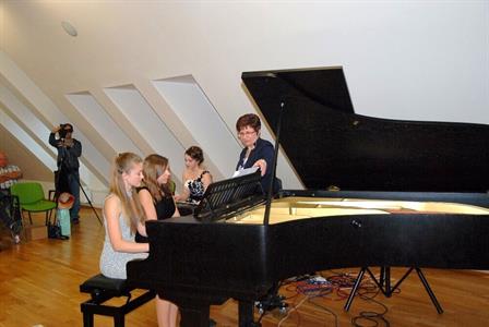 ZUŠ * Absolventský koncert klavíristek Barbory Listové, Sarah Horákové, Natálie Drbolové a Marie Michnové