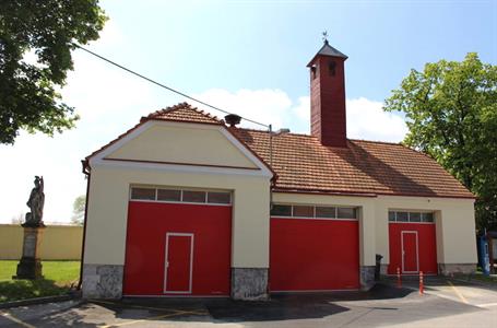 Socha svatého Floriána u hasičské zbrojnice