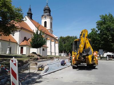Služby města * V Bálkově uličce i u kostela panuje čilý stavební ruch