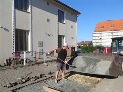 Služby města * Dláždění komunikace v ulici Sokolská